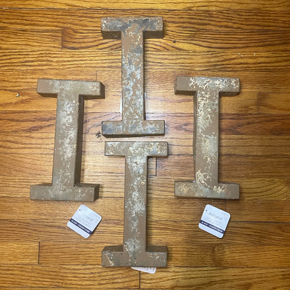 Nwt Rustic Metal Letter I